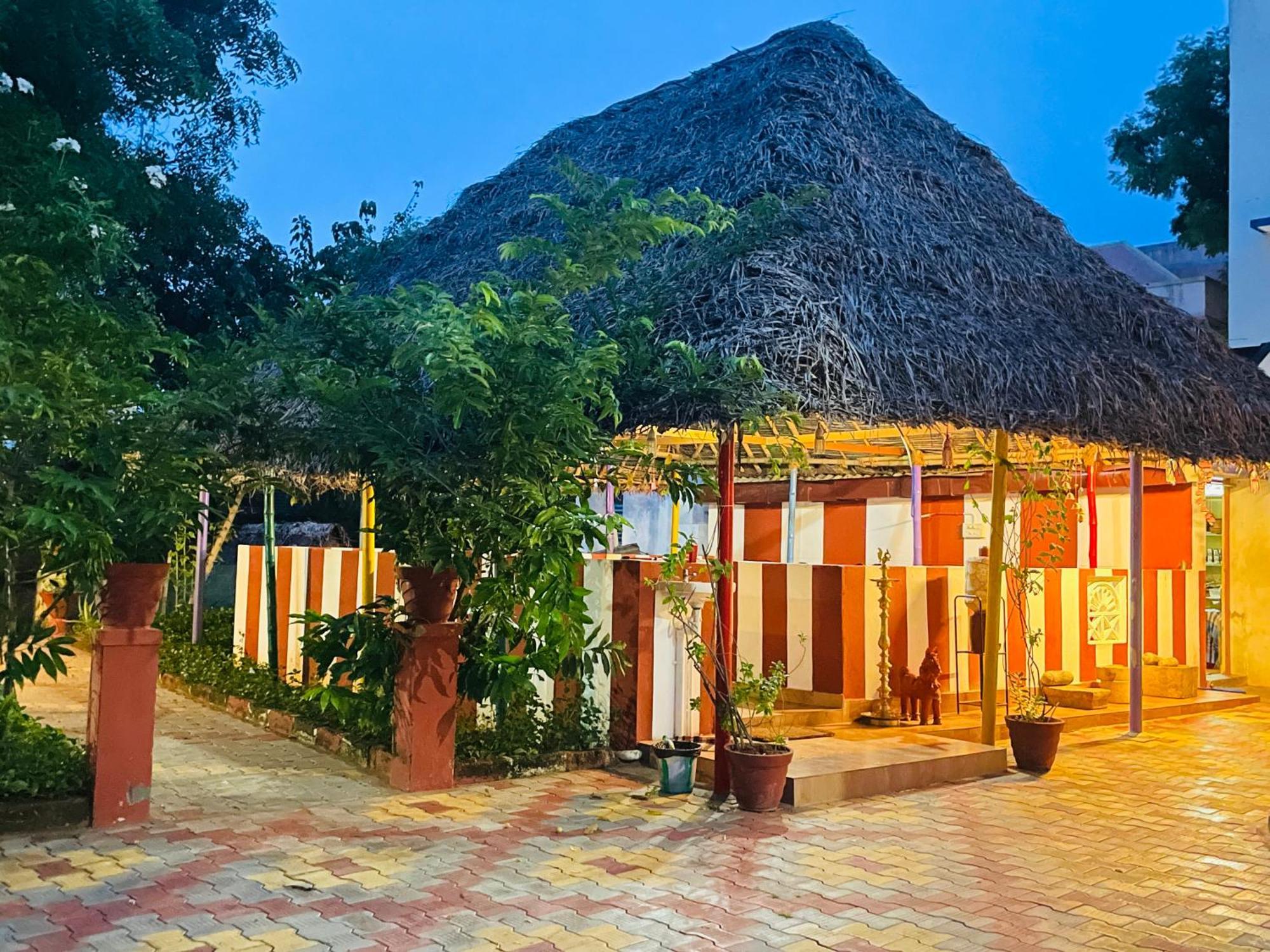 Chola Heritage Resort Kāraikkudi Exterior photo