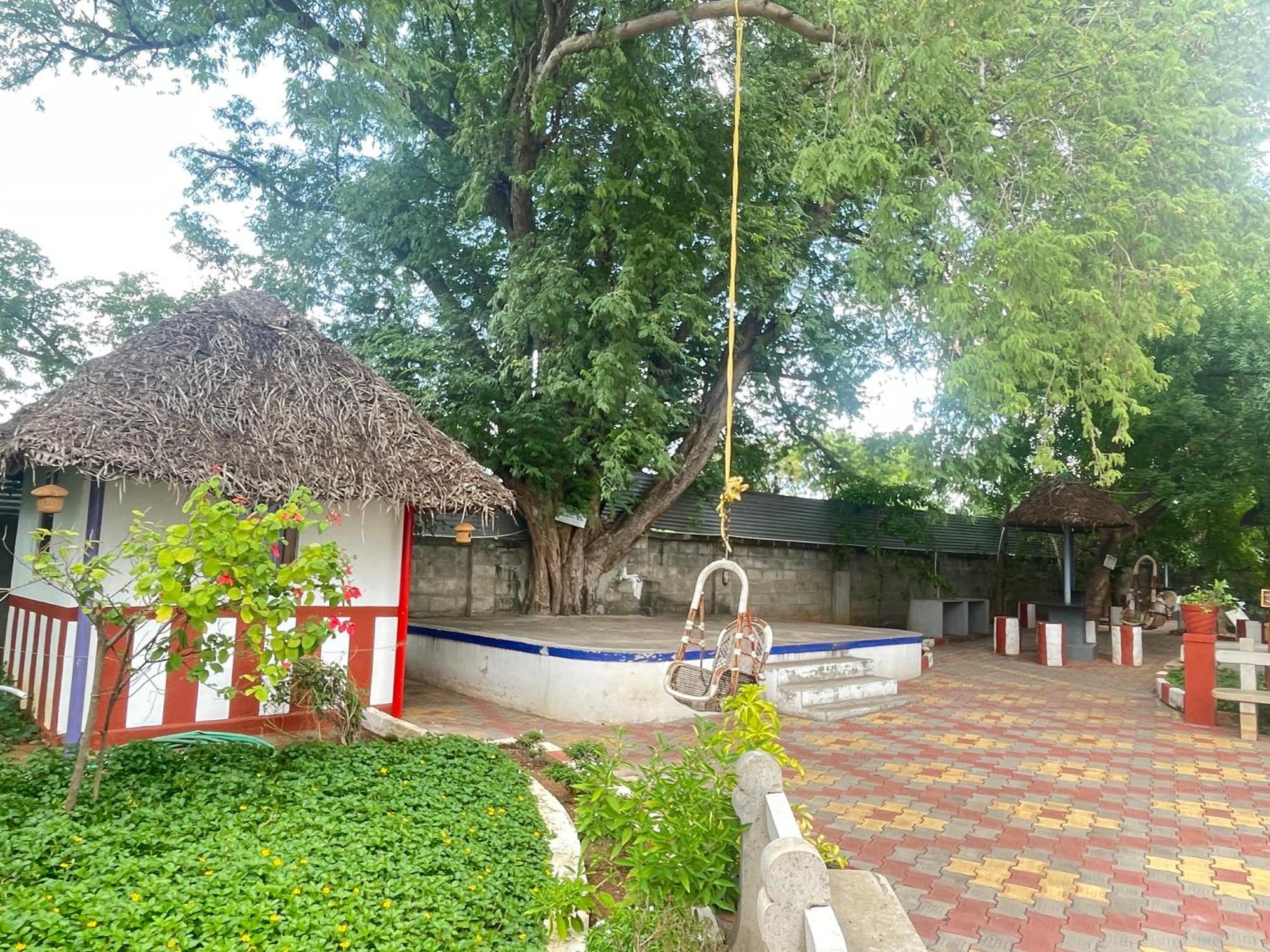 Chola Heritage Resort Kāraikkudi Exterior photo