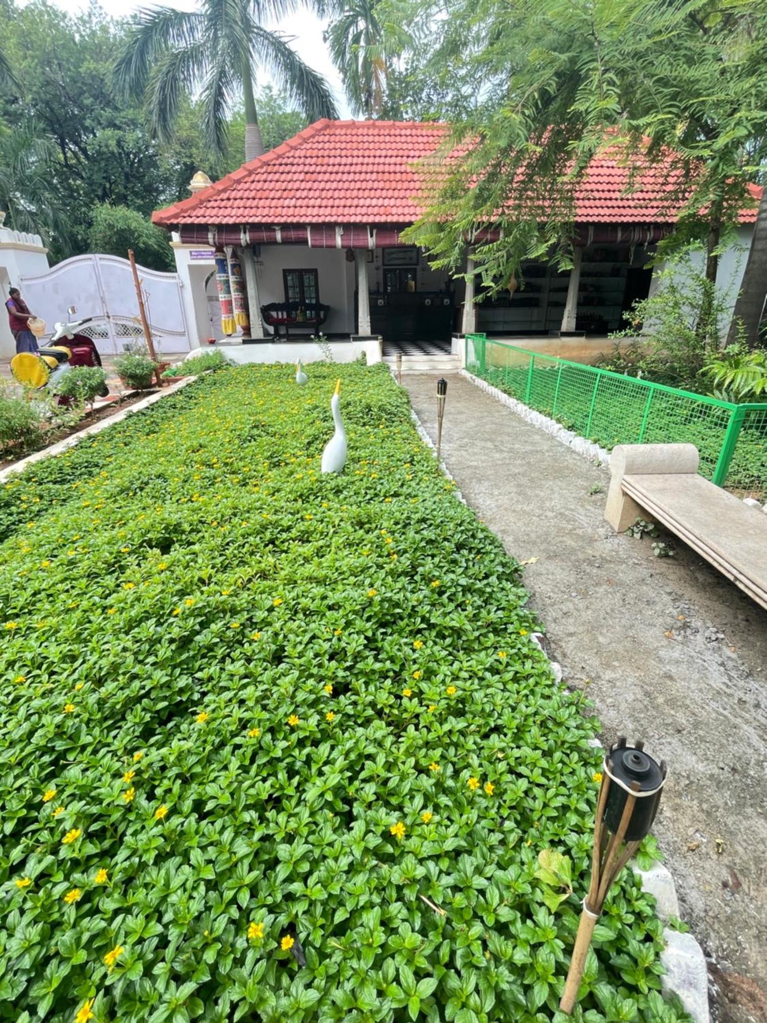 Chola Heritage Resort Kāraikkudi Exterior photo