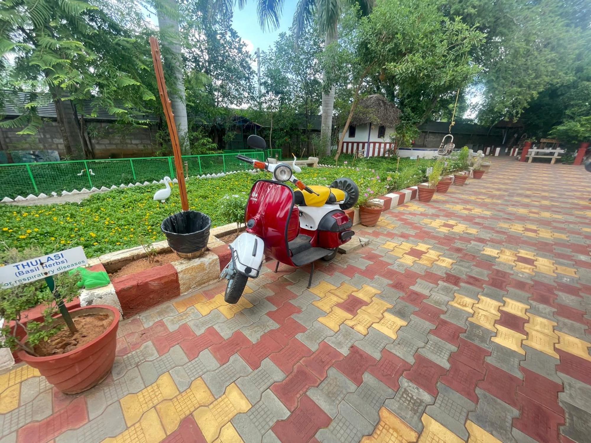 Chola Heritage Resort Kāraikkudi Exterior photo