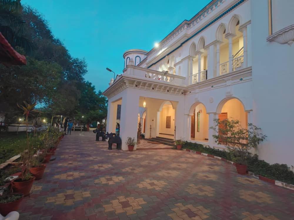 Chola Heritage Resort Kāraikkudi Exterior photo